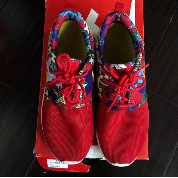 Nike floral Roshe - Picture 3 of 4